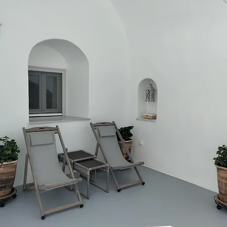 Santorini Cave Éxo Goniá