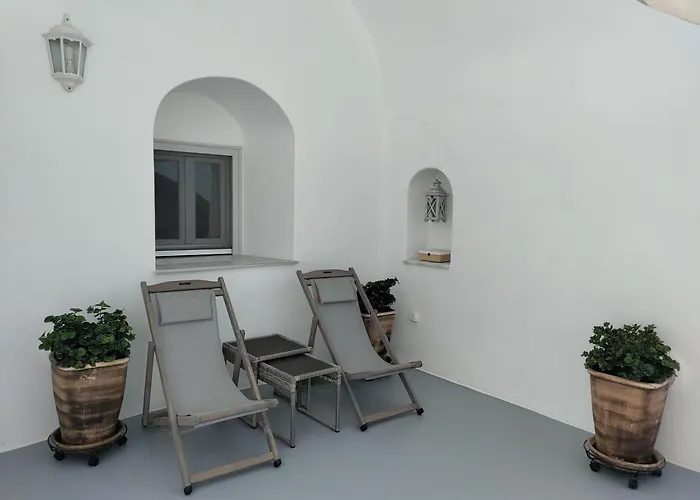 Santorini Cave Éxo Goniá